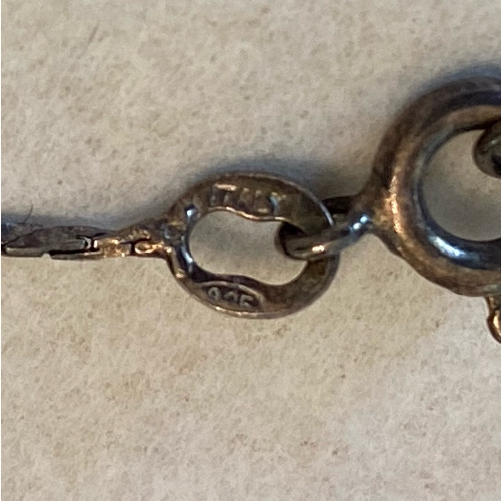 Bohemian garnet inverted teardrop pendant on sterling chain. Rare form. - Picture 4 of 6